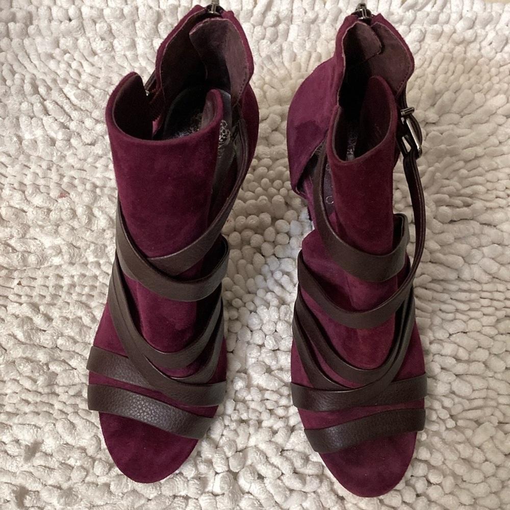 Vince Camuto Women’s Peep Toe 4” Heels.  Size 9.5